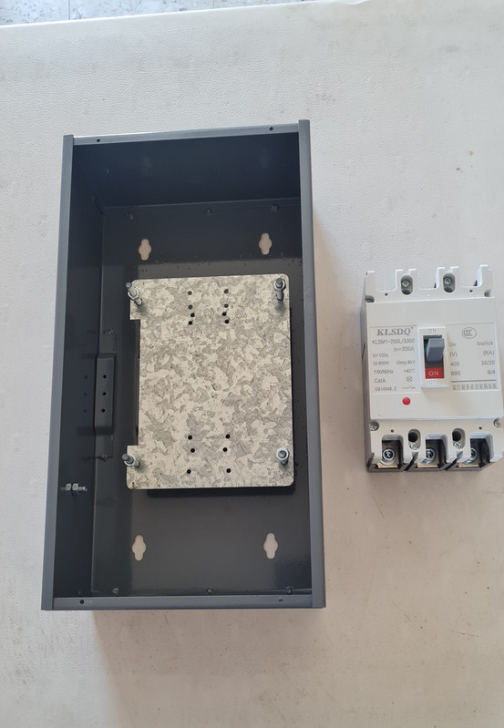 [526] Gabinete + Interruptor 40 Amper Caja Moldeada 3 Polos Termomagnetico SOBREPONER