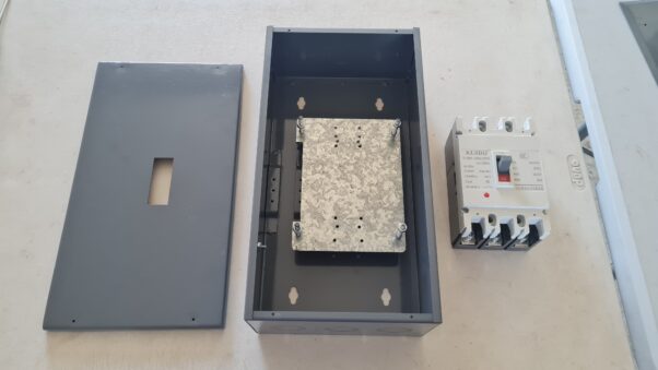 Gabinete + Interruptor 40 Amper Caja Moldeada 3 Polos Termomagnetico con tapa para sobreponer - Imagen 3